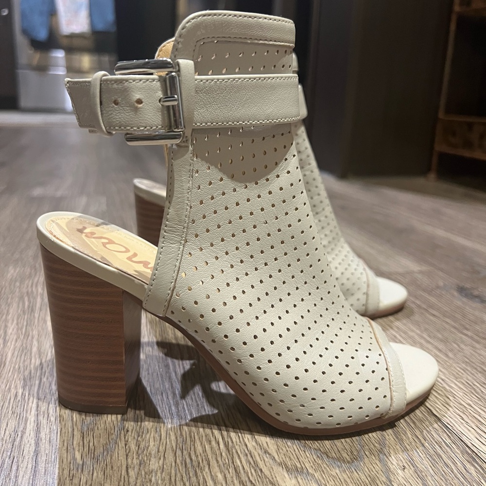 Sam Edelman Leather Emmie Light Gray Perforated Ankle Boot, open toe, size 5.5